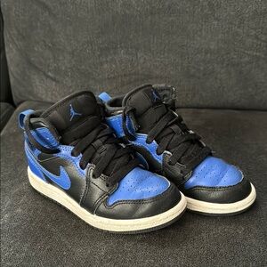 Jordan 1 mid sneakers